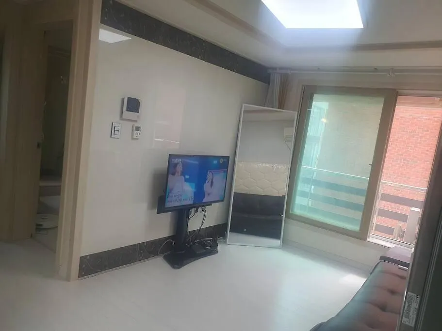 别墅 Convenient Location 3-Person Room With Living Room And 2 Bedrooms, 600 Meters From Bogukmun Station, 5 Stops To Snu Bundang Hospital, Close To Korea University 首爾