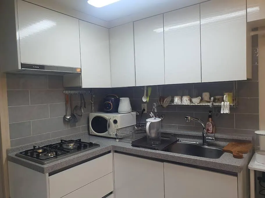 Convenient Location 3-Person Room With Living Room And 2 Bedrooms, 600 Meters From Bogukmun Station, 5 Stops To Snu Bundang Hospital, Close To Korea University Seoul 0*,